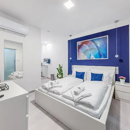 Boutique Downtown Apartment